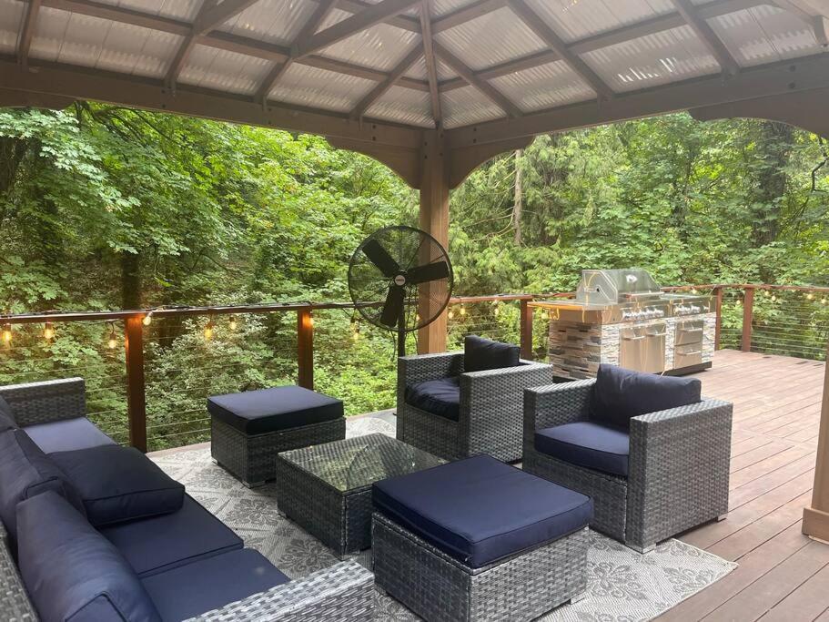 Serene Oasis Getaway With Sauna And A Swim Spa. Portland Eksteriør billede