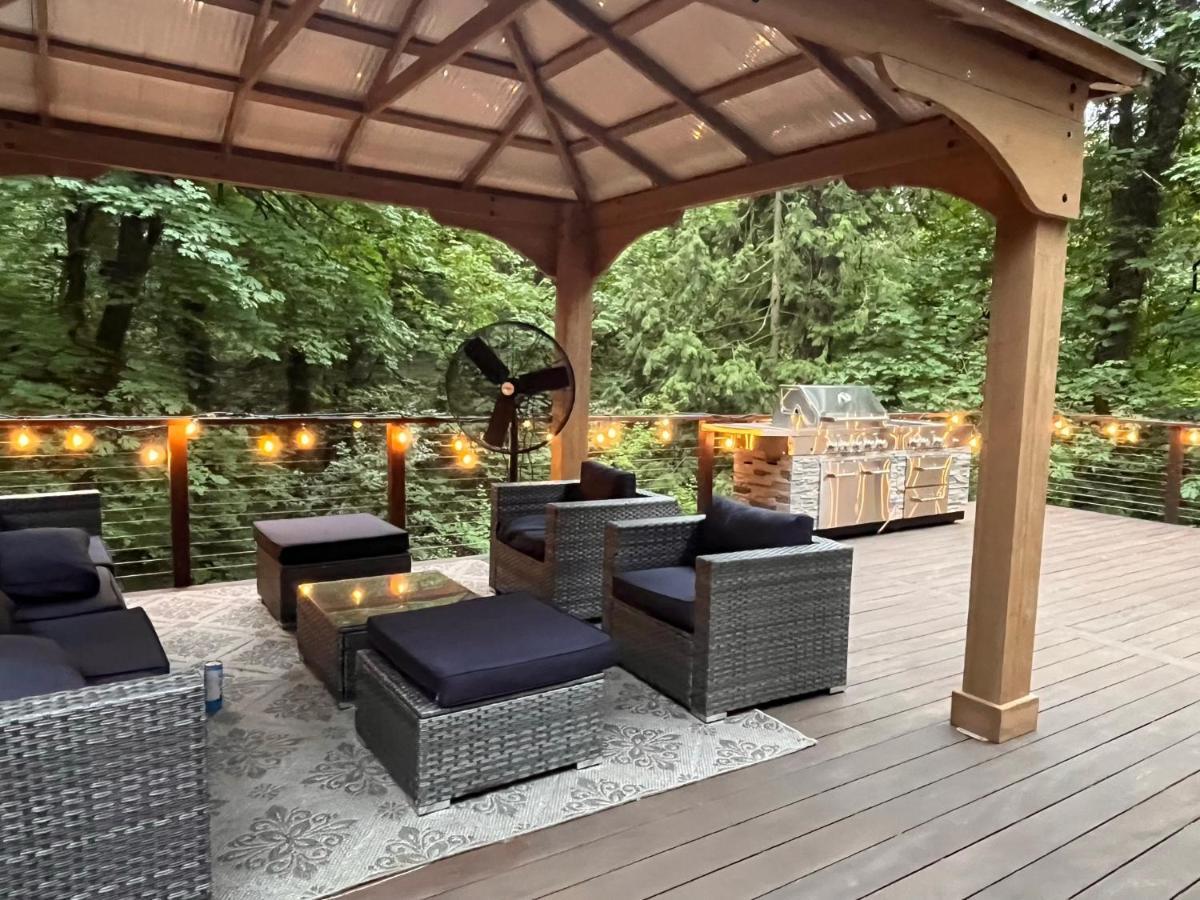 Serene Oasis Getaway With Sauna And A Swim Spa. Portland Eksteriør billede